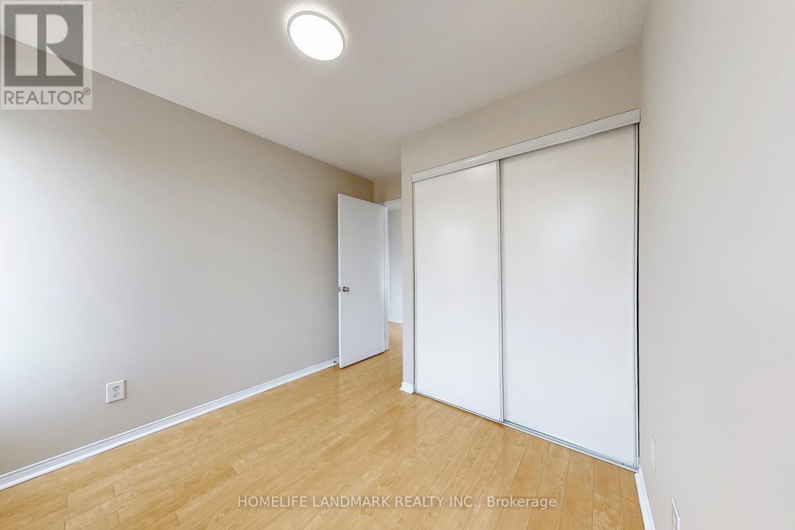 Photo 27 of 31 4965 Southampton Drive, Mississauga ON