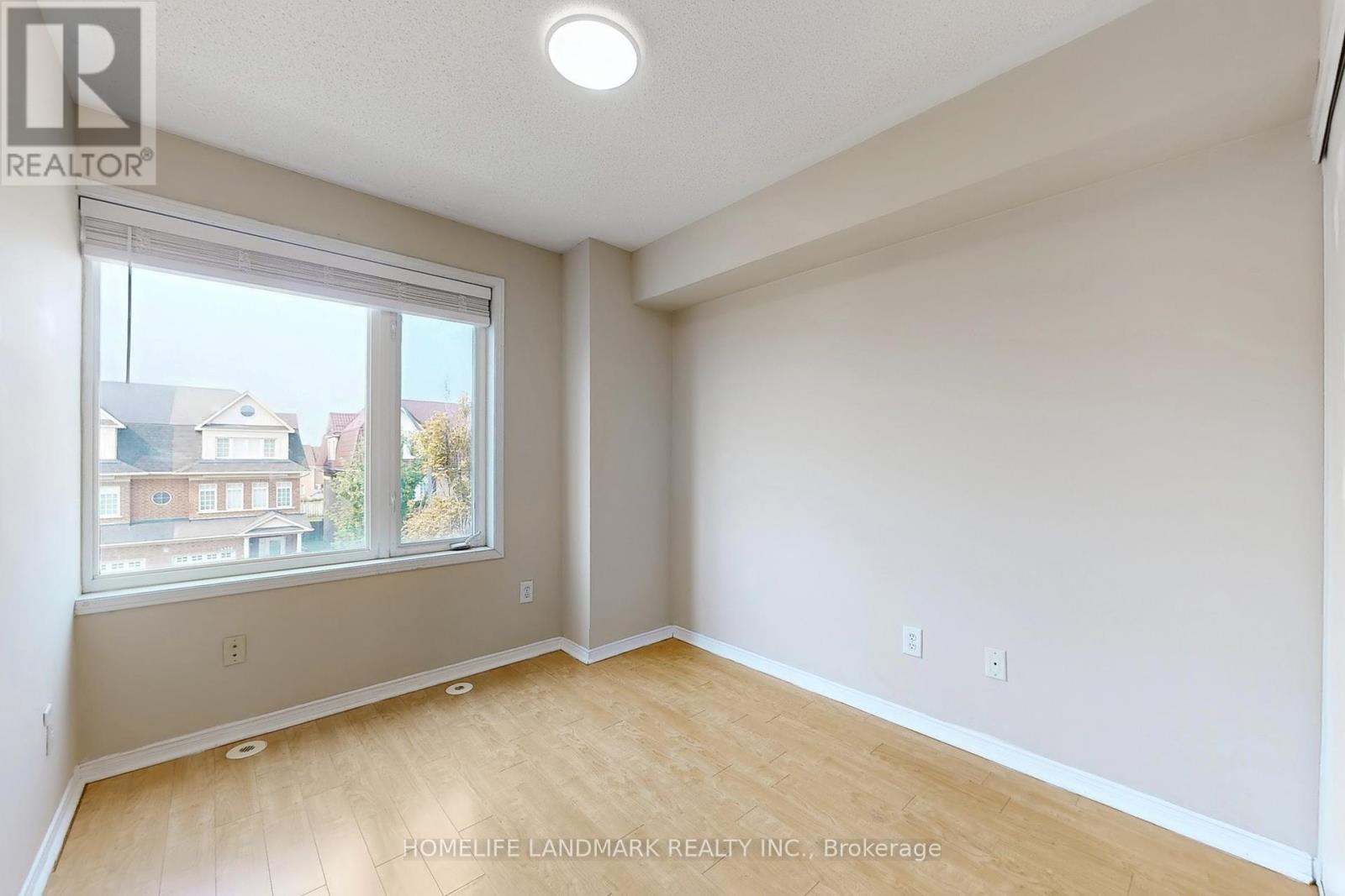 Photo 14 of 31 4965 Southampton Drive, Mississauga ON