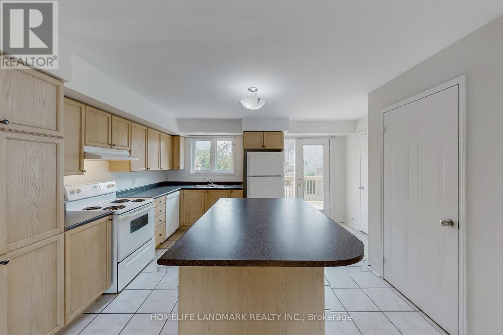 Photo 4 of 31 4965 Southampton Drive, Mississauga ON