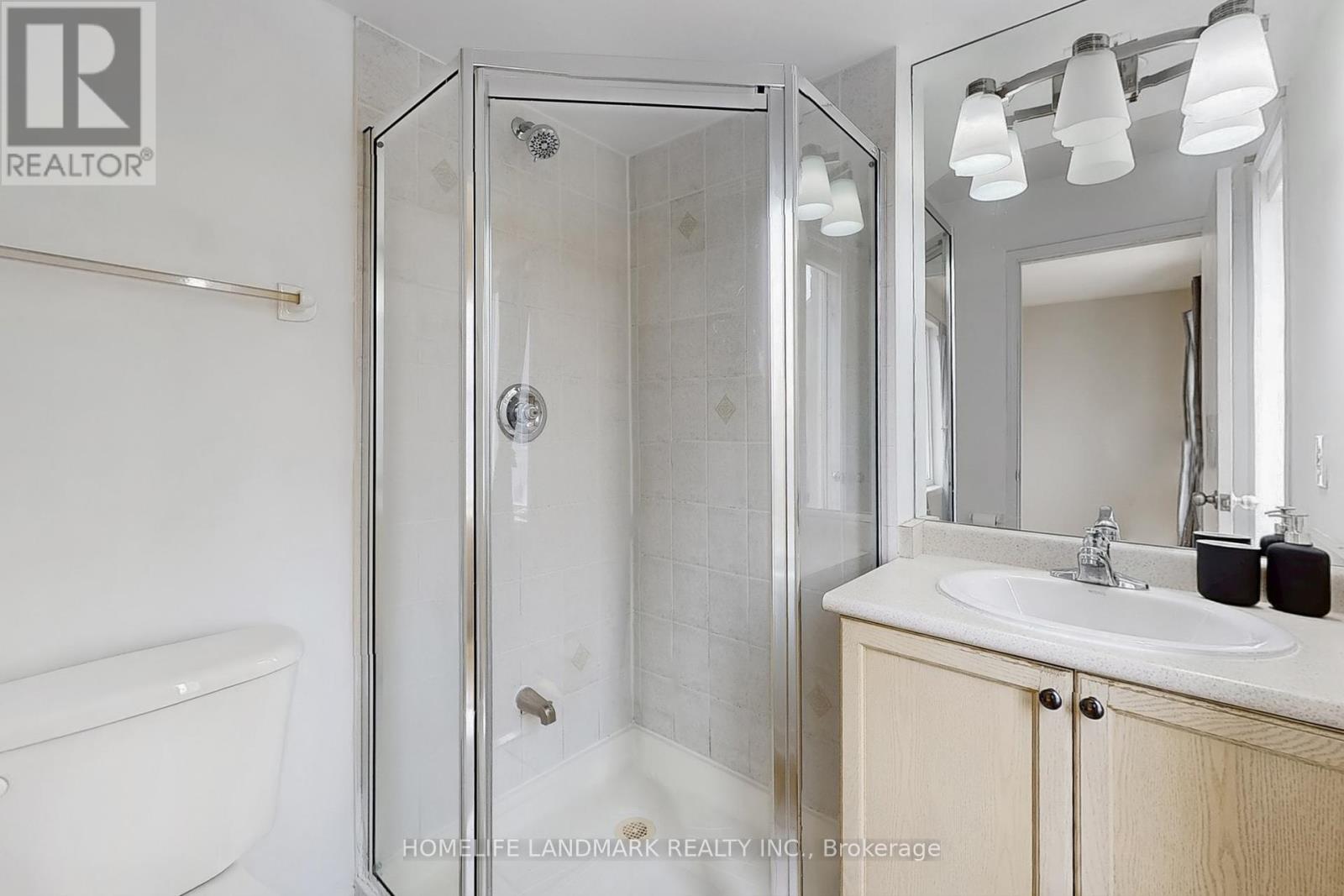 Photo 19 of 31 4965 Southampton Drive, Mississauga ON