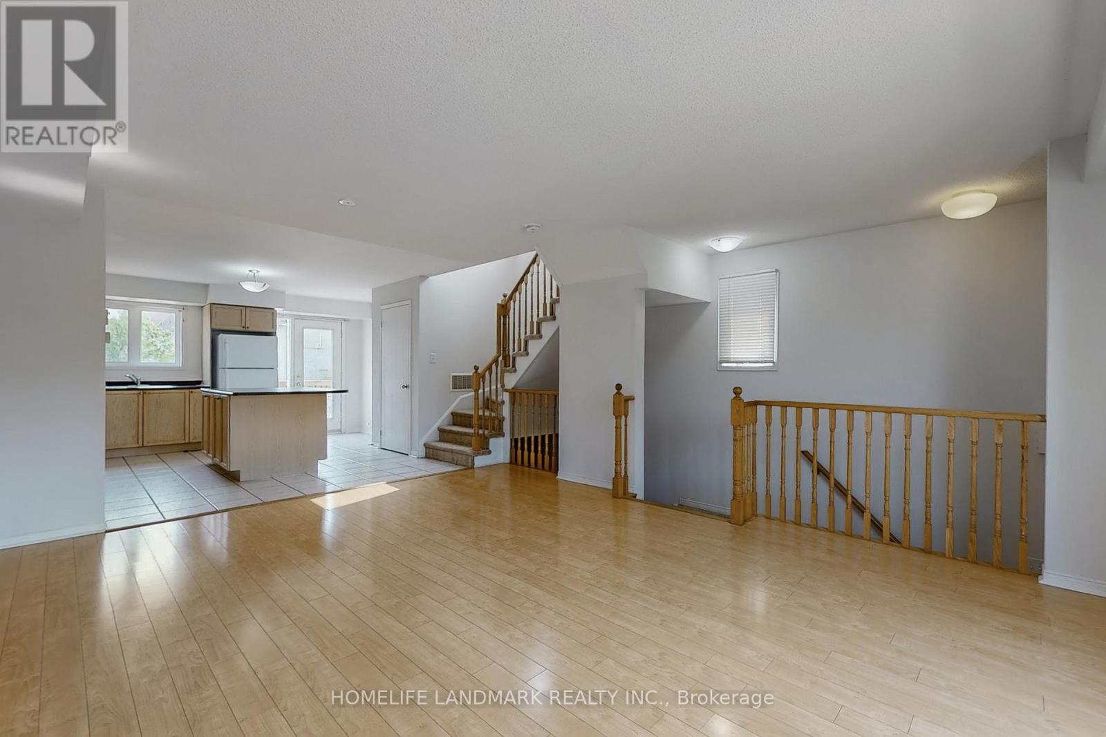 Photo 3 of 31 4965 Southampton Drive, Mississauga ON