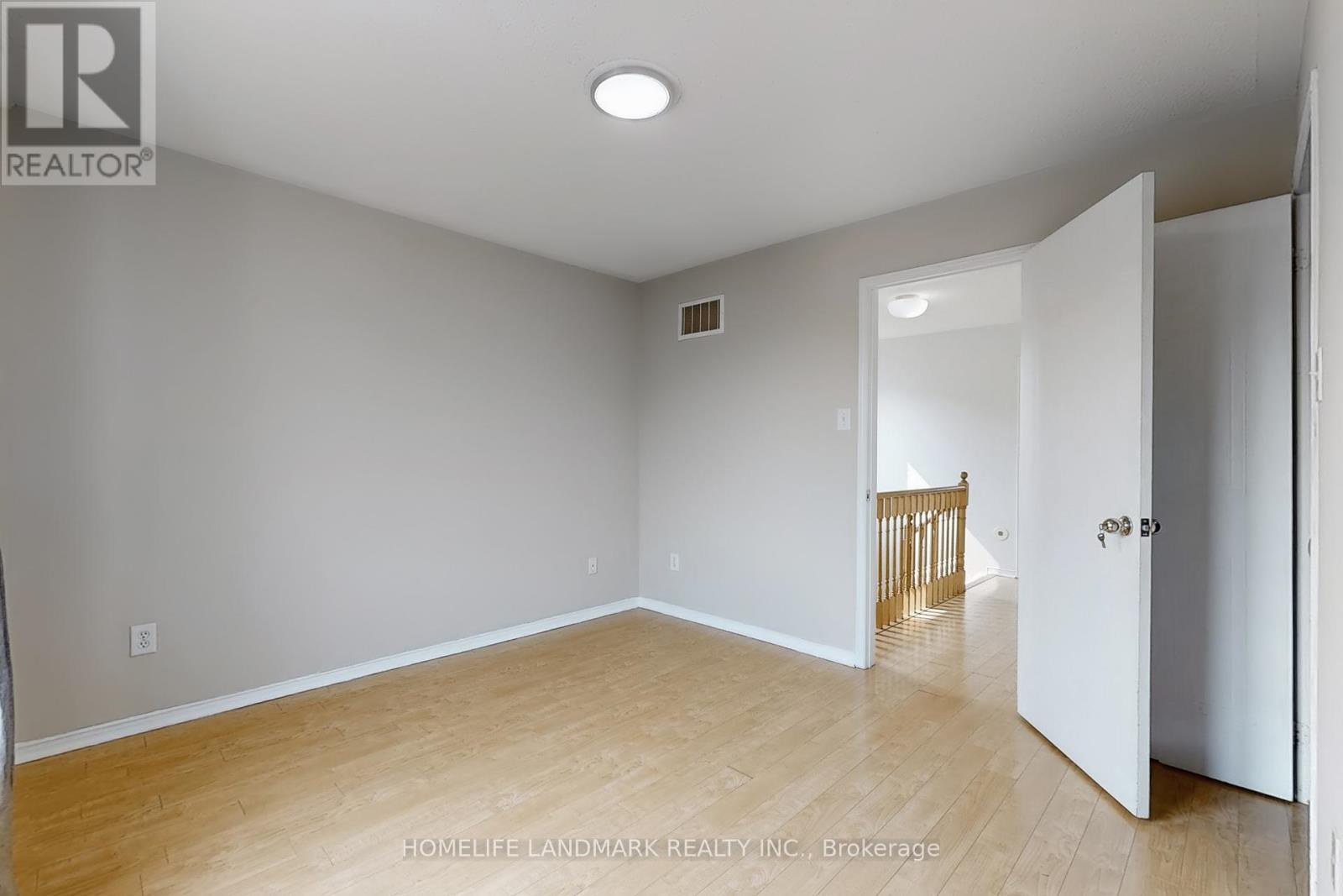 Photo 30 of 31 4965 Southampton Drive, Mississauga ON
