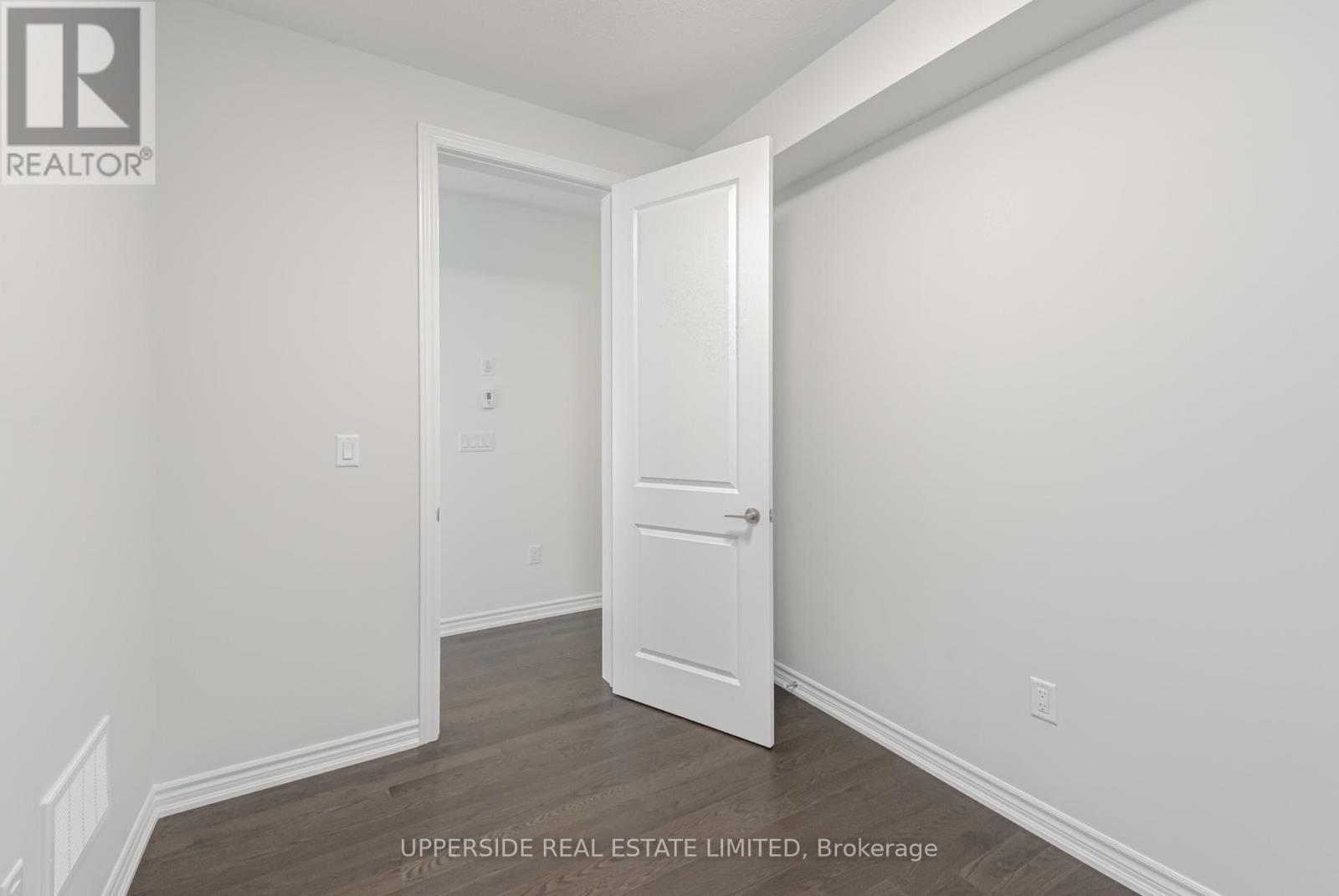 Photo 15 of 73 Gemini Drive, Barrie ON