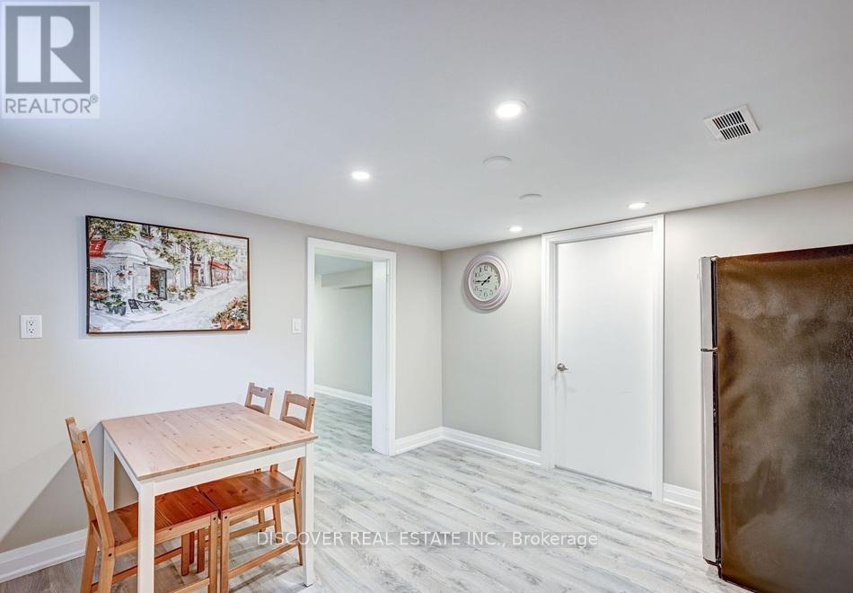Photo 11 of 1023 Caven Street, Mississauga ON