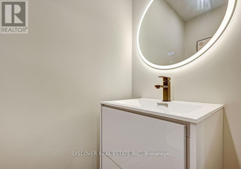 Photo 9 of 1023 Caven Street, Mississauga ON