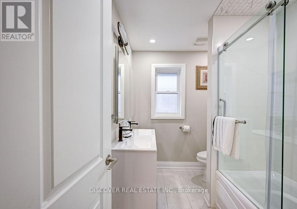 Photo 31 of 1023 Caven Street, Mississauga ON