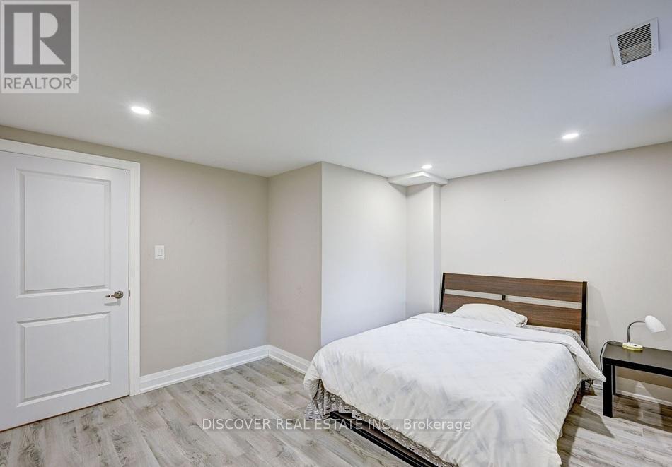 Photo 41 of 1023 Caven Street, Mississauga ON
