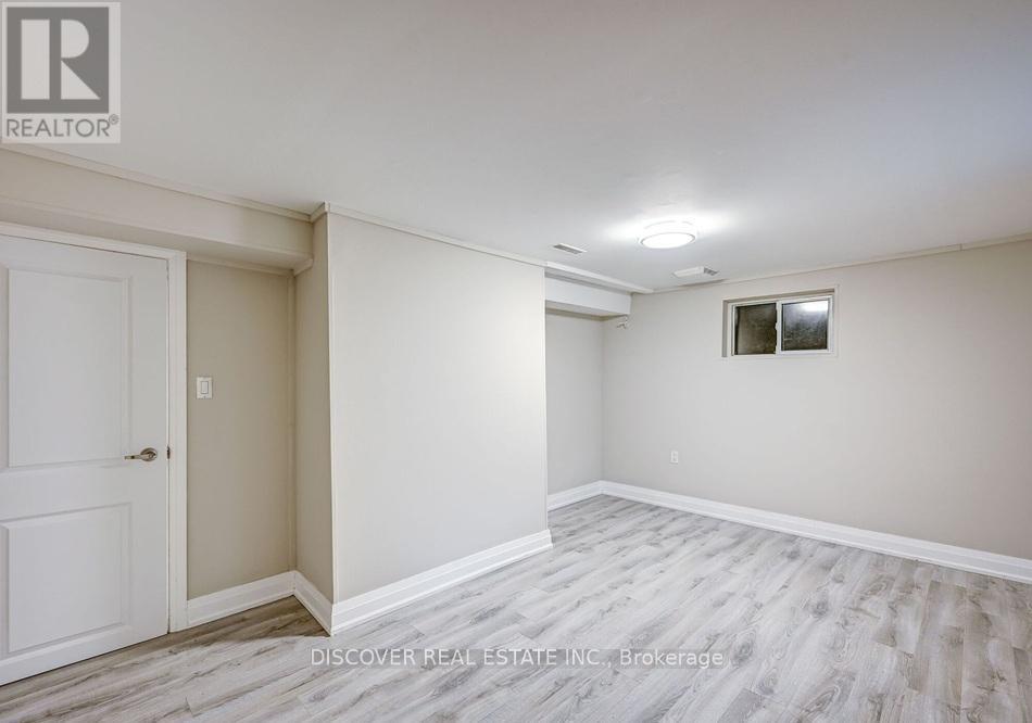 Photo 14 of 1023 Caven Street, Mississauga ON