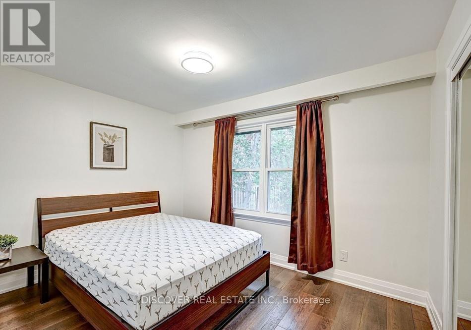 Photo 35 of 1023 Caven Street, Mississauga ON