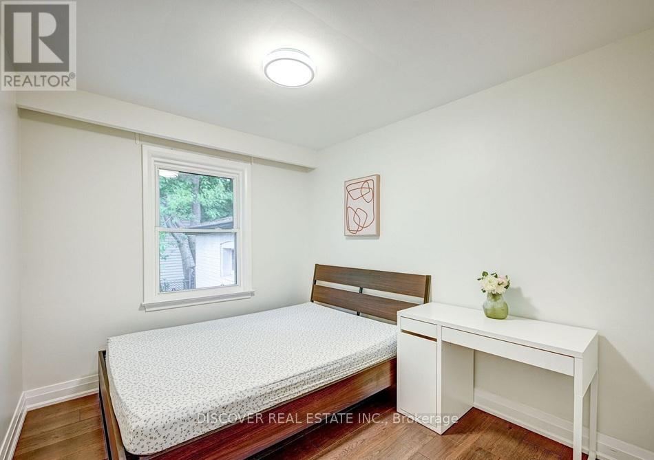 Photo 26 of 1023 Caven Street, Mississauga ON