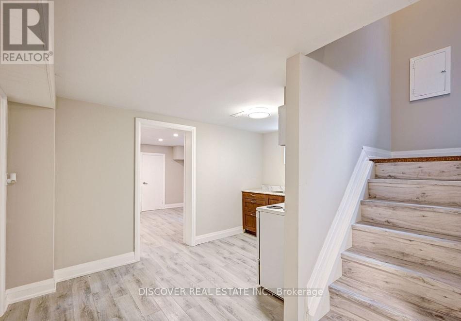 Photo 23 of 1023 Caven Street, Mississauga ON