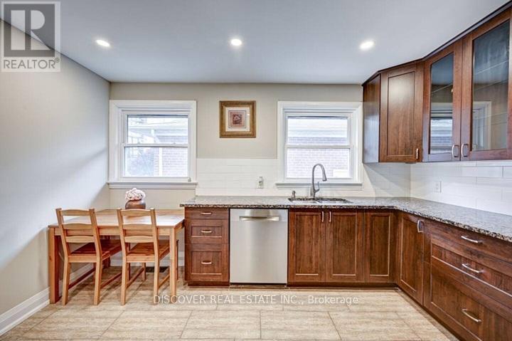 Photo 19 of 1023 Caven Street, Mississauga ON