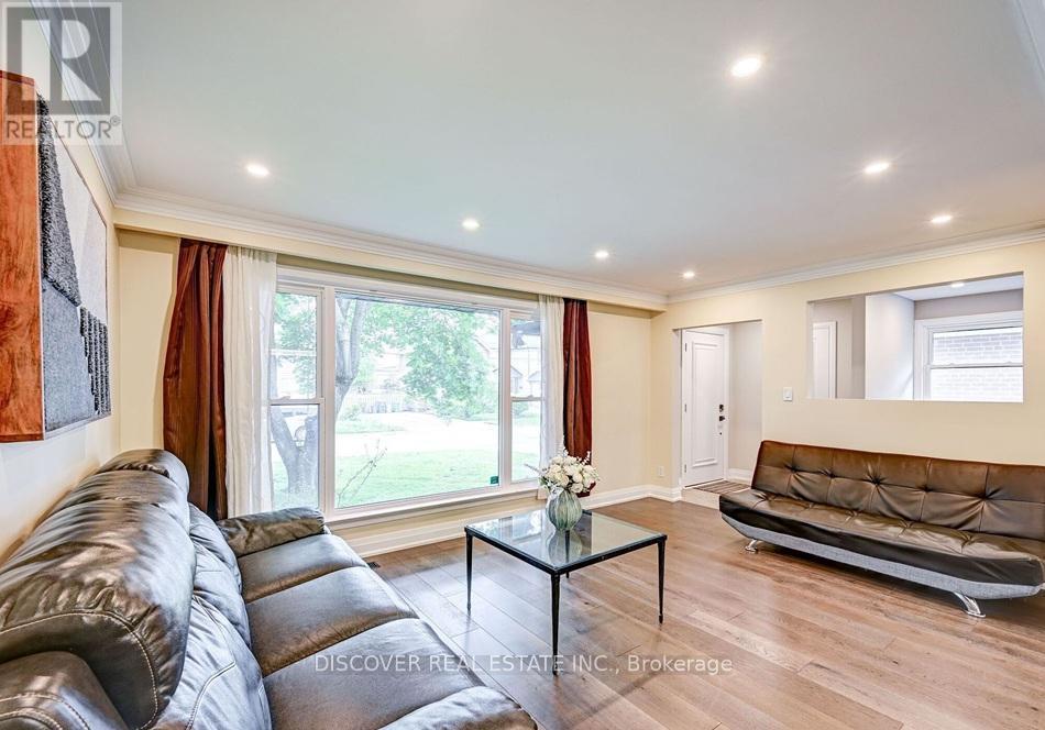 Photo 16 of 1023 Caven Street, Mississauga ON
