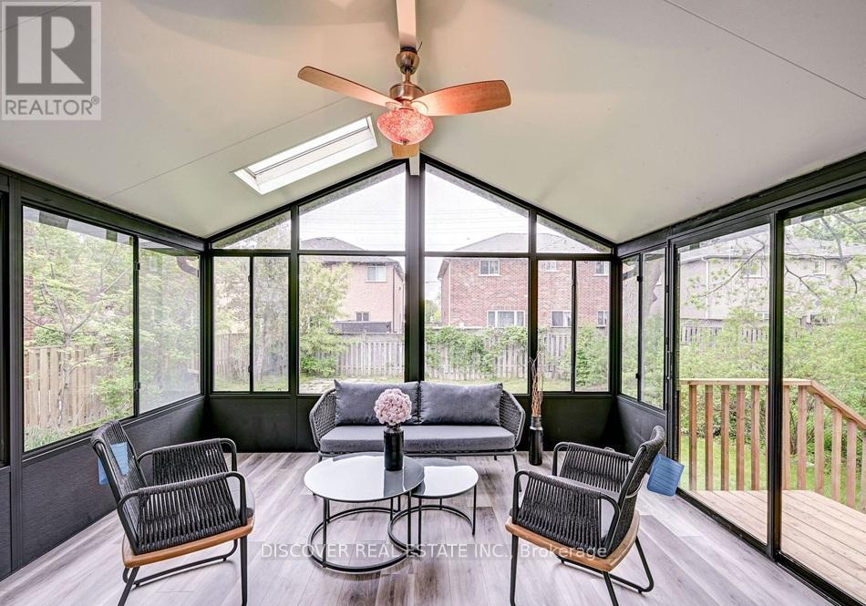 Photo 4 of 1023 Caven Street, Mississauga ON