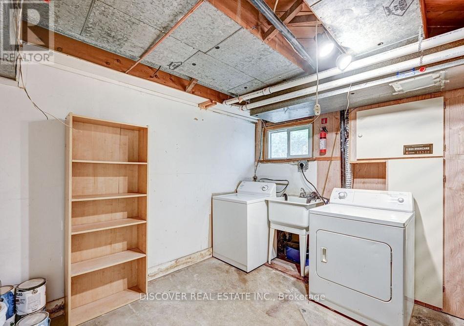 Photo 8 of 1023 Caven Street, Mississauga ON