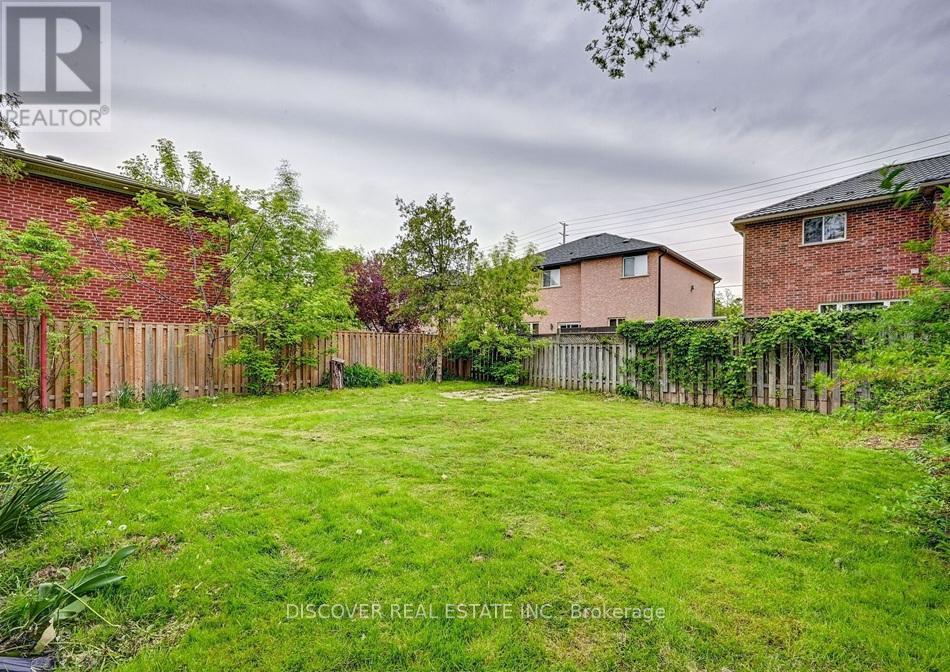 Photo 38 of 1023 Caven Street, Mississauga ON