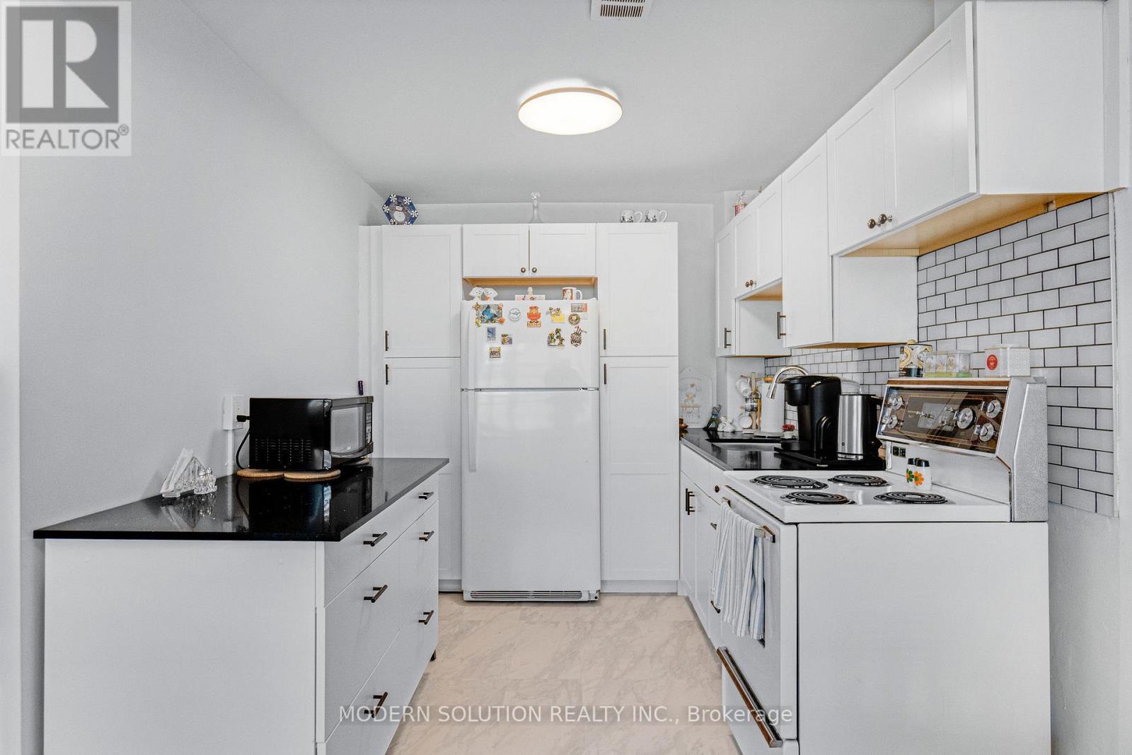Photo 17 of 1 8 Kinsdale Boulevard, Toronto ON