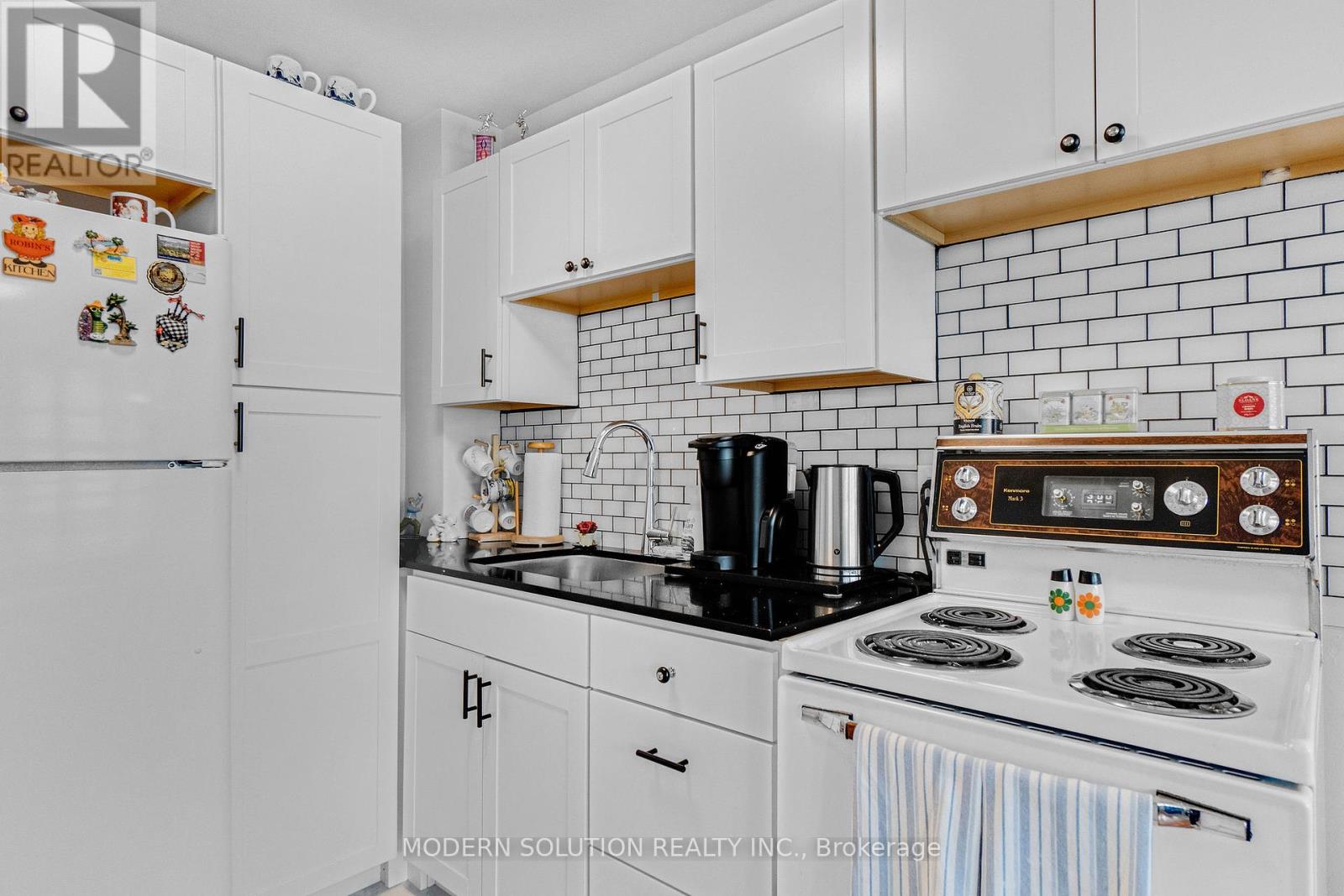 Photo 22 of 1 8 Kinsdale Boulevard, Toronto ON