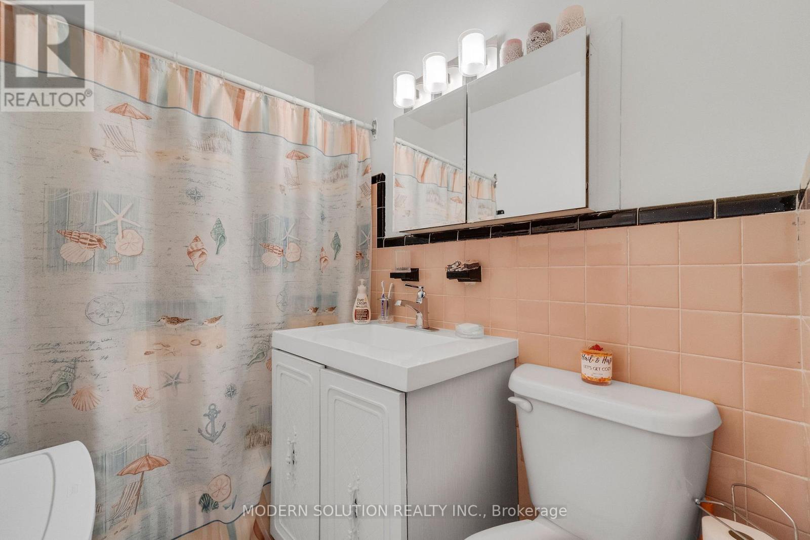 Photo 25 of 1 8 Kinsdale Boulevard, Toronto ON