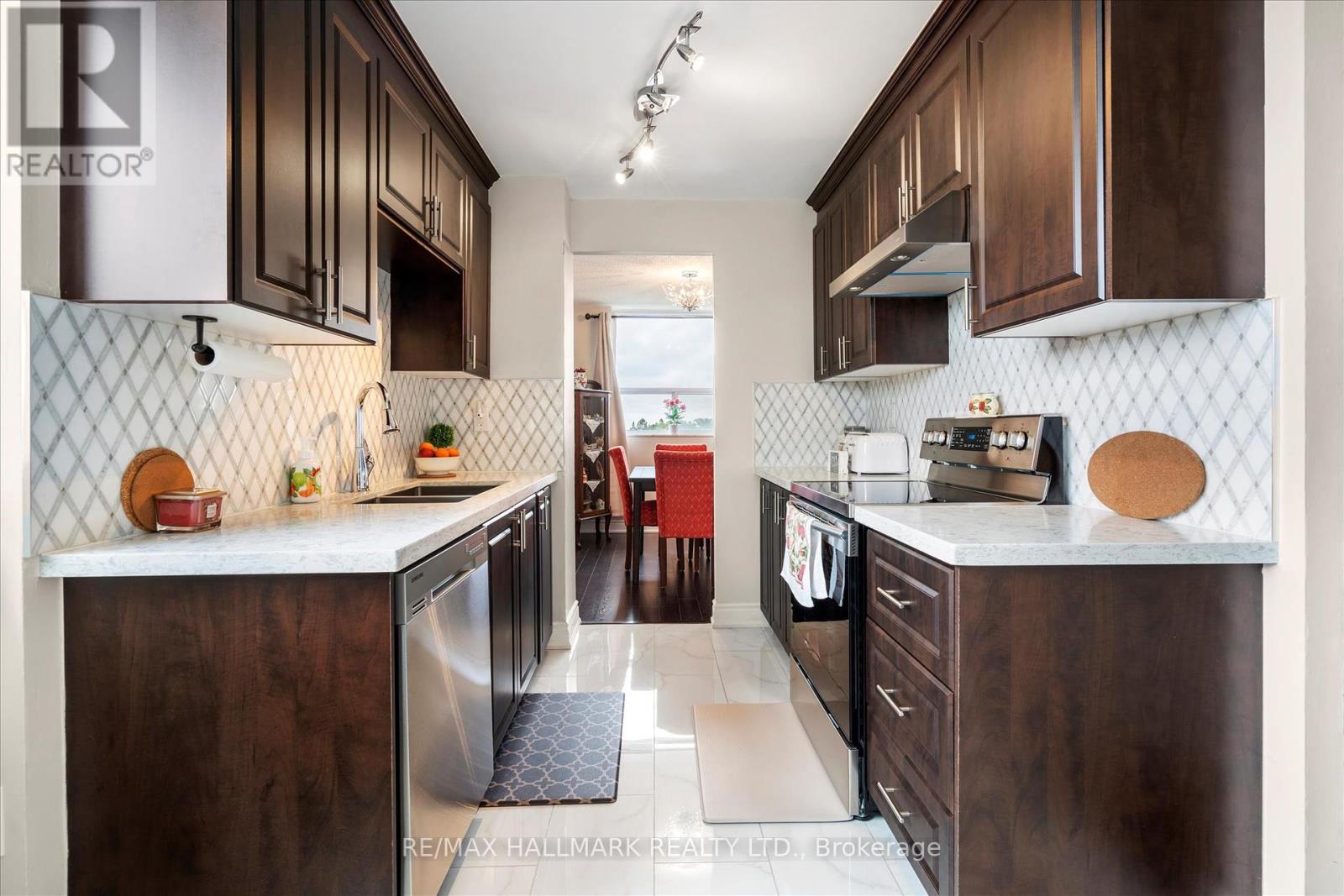 Photo 11 of 410 3 Lisa Street, Brampton ON