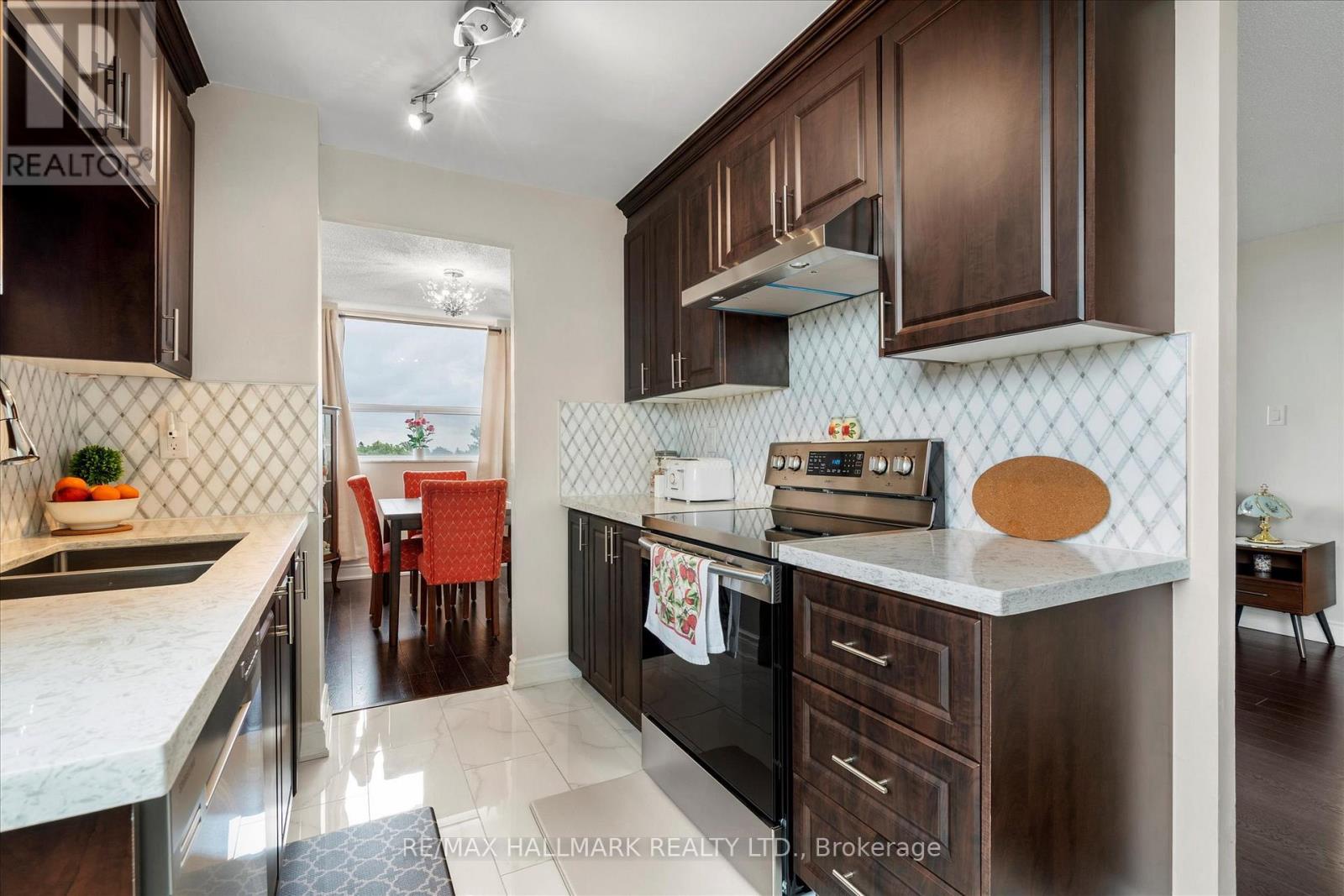 Photo 7 of 410 3 Lisa Street, Brampton ON