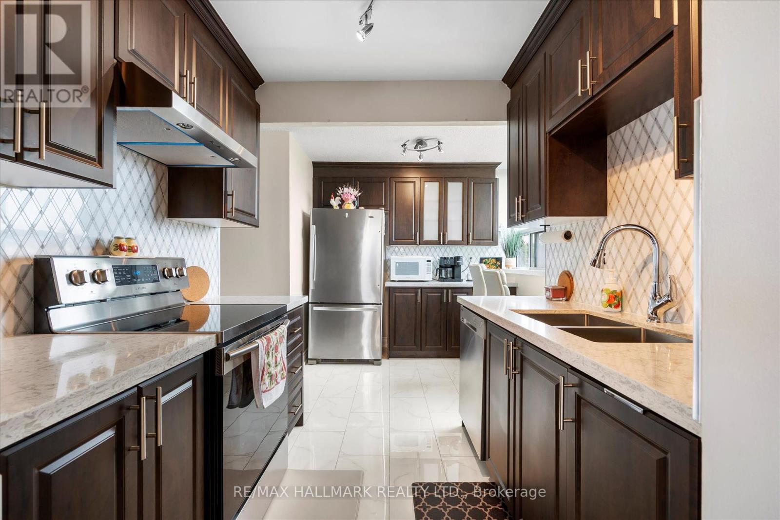 Photo 12 of 410 3 Lisa Street, Brampton ON