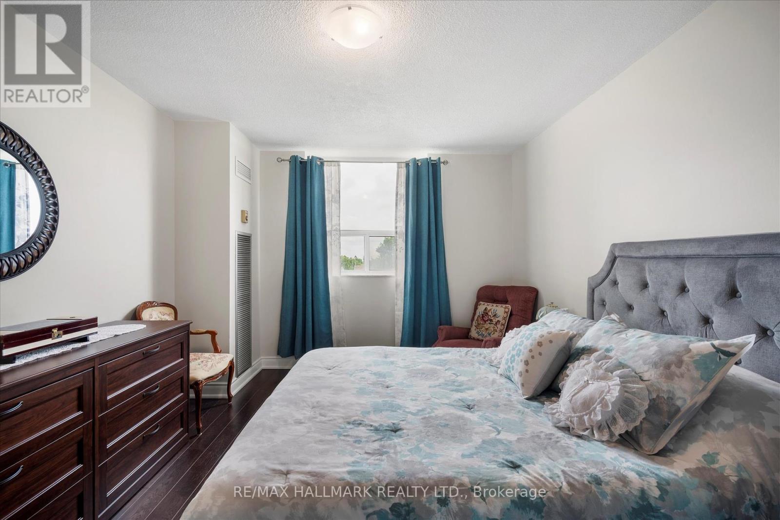 Photo 1 of 410 3 Lisa Street, Brampton ON