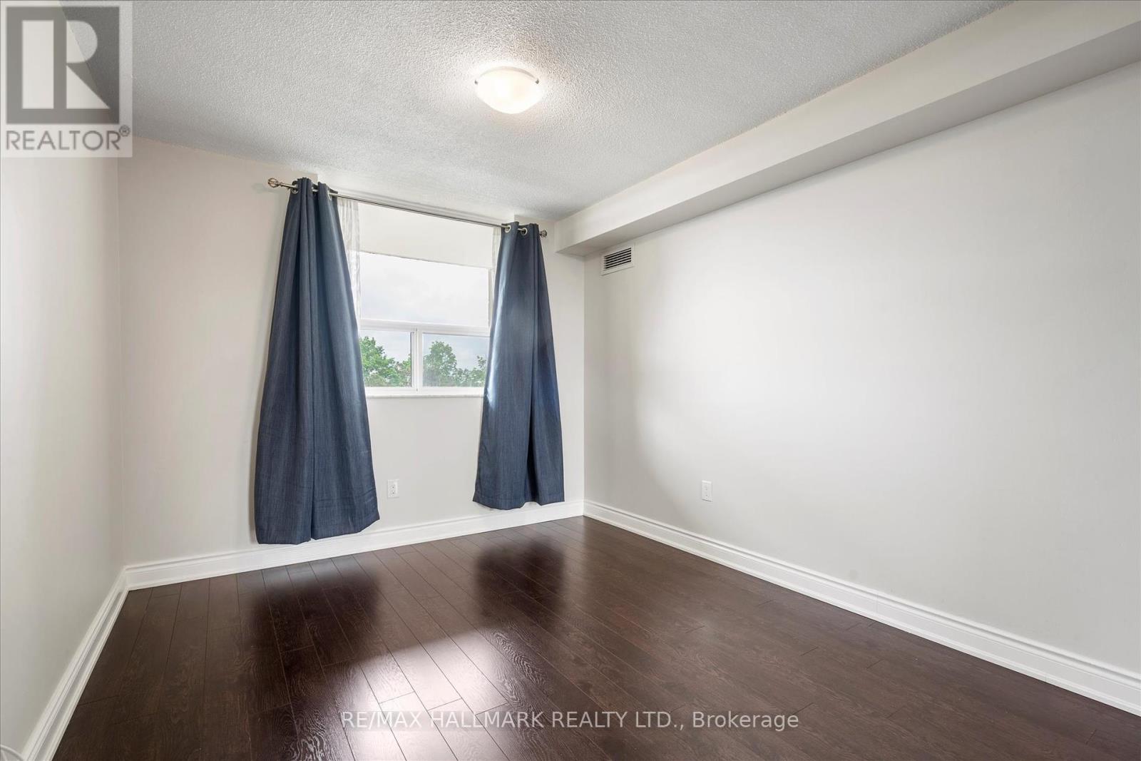 Photo 43 of 410 3 Lisa Street, Brampton ON