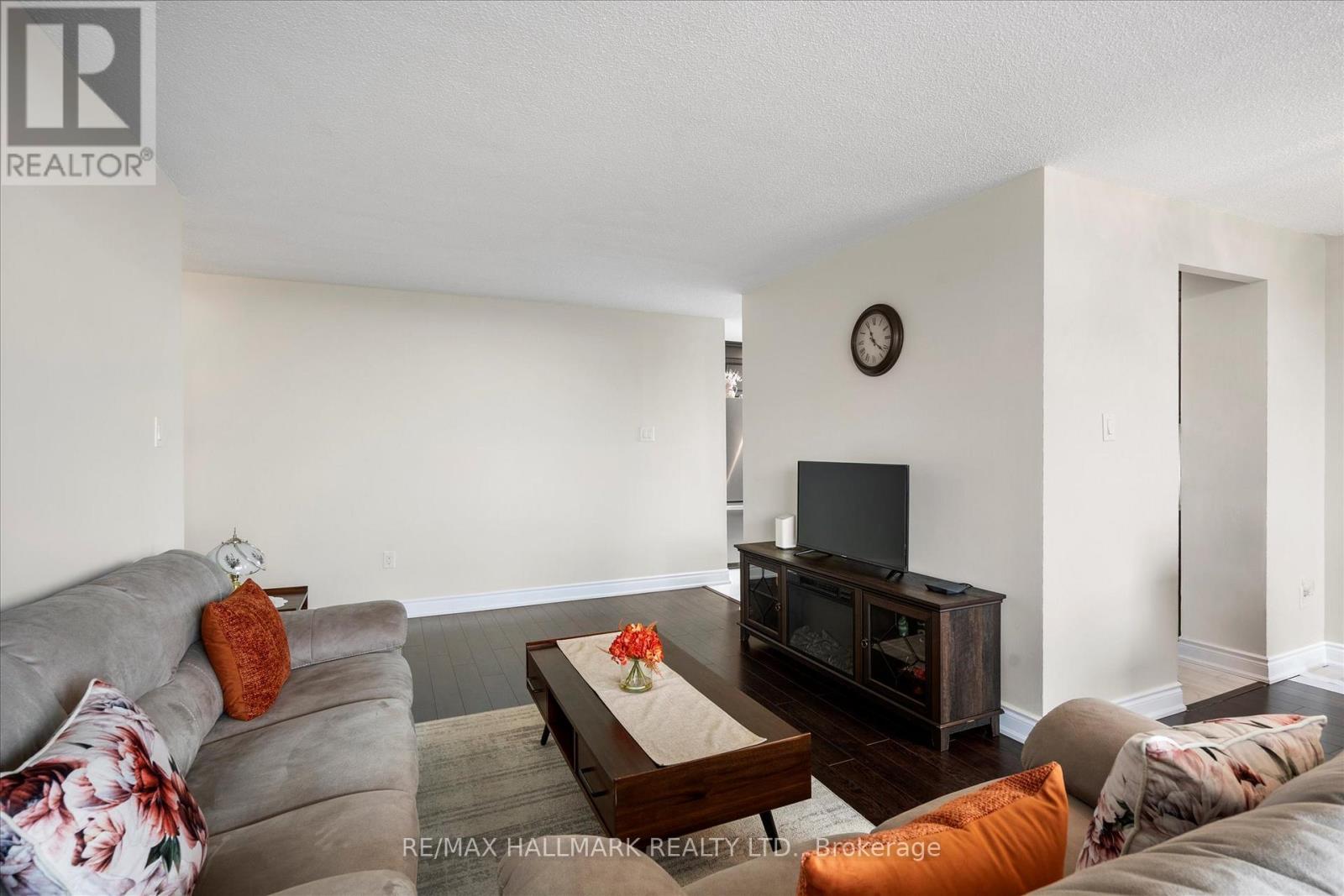 Photo 4 of 410 3 Lisa Street, Brampton ON
