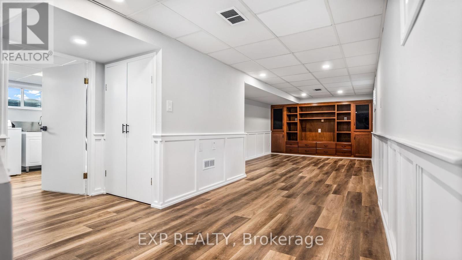 Photo 33 of 1036 Cedarwood Place, Burlington ON