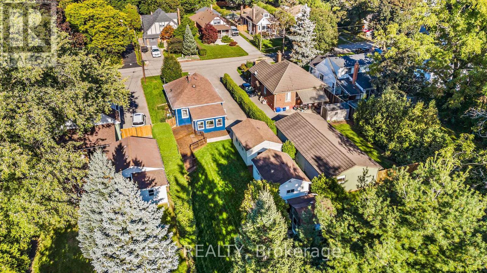Photo 2 of 1036 Cedarwood Place, Burlington ON