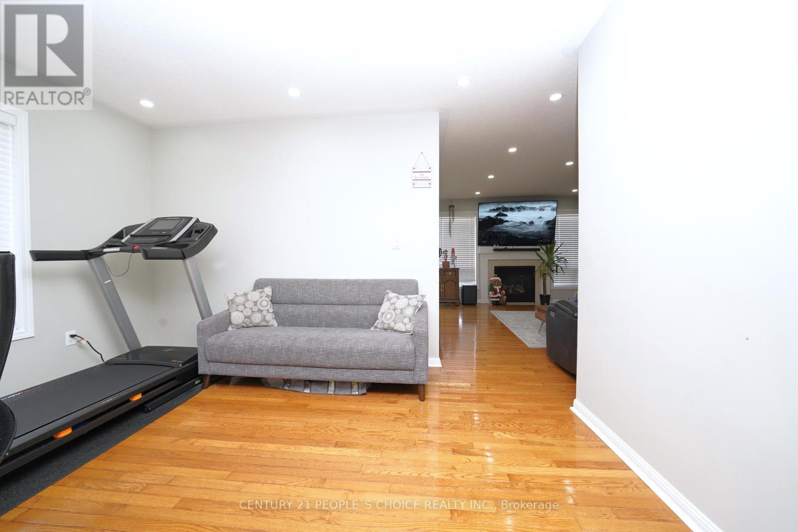 Photo 4 of Upper 657 Thompson Road S, Milton ON