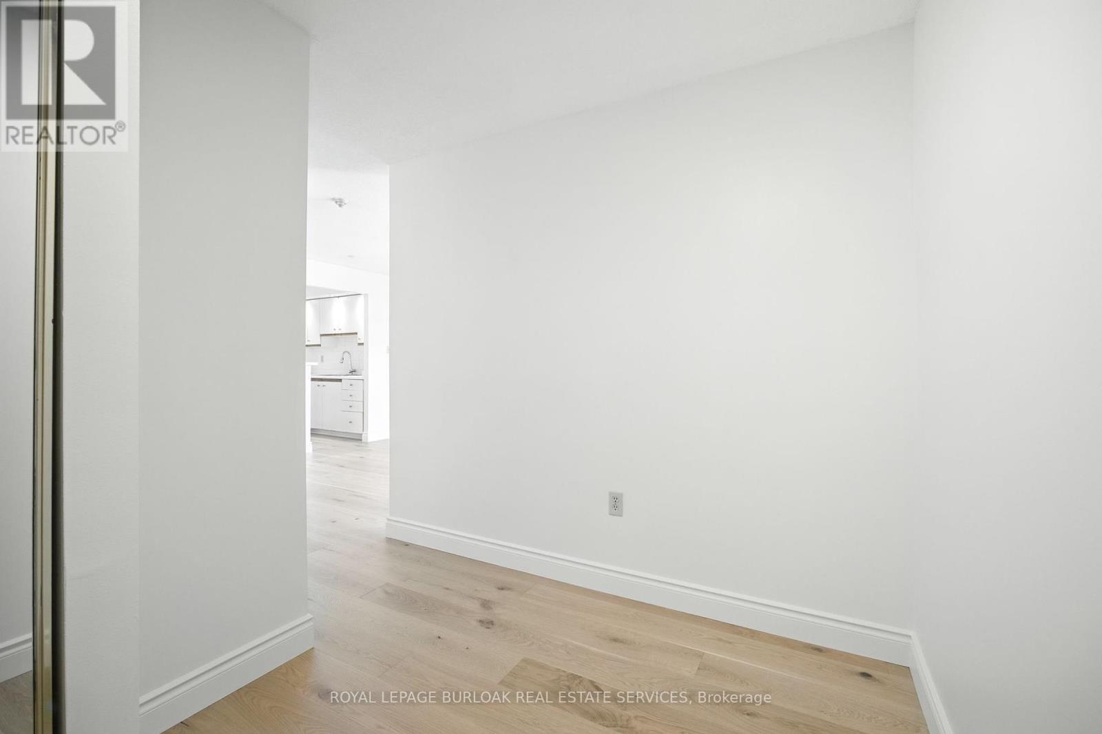 Photo 10 of 101 5070 Pinedale Avenue, Burlington ON