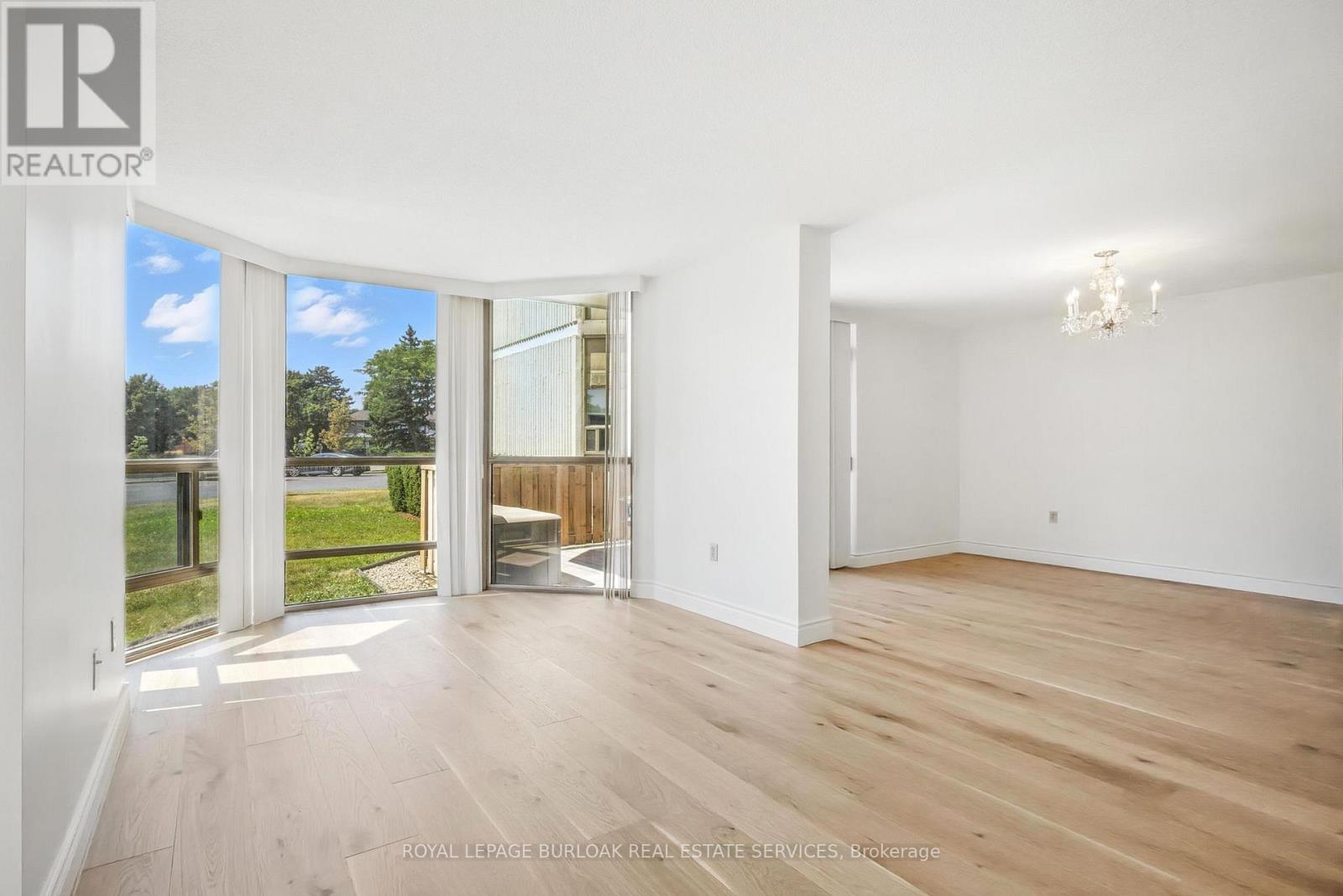 Photo 13 of 101 5070 Pinedale Avenue, Burlington ON