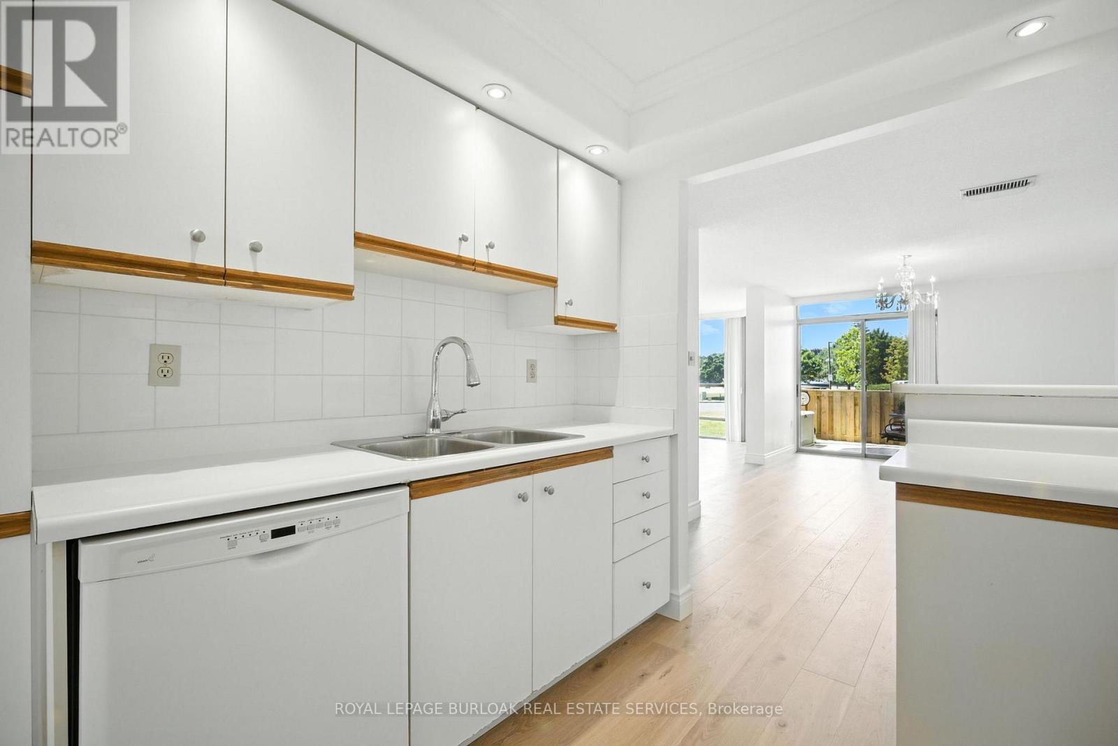 Photo 16 of 101 5070 Pinedale Avenue, Burlington ON