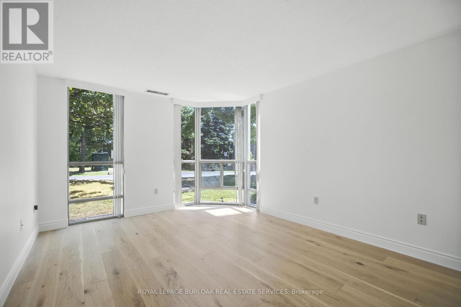 Photo 20 of 101 5070 Pinedale Avenue, Burlington ON