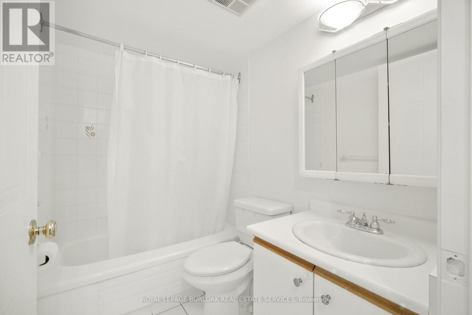 Photo 21 of 101 5070 Pinedale Avenue, Burlington ON