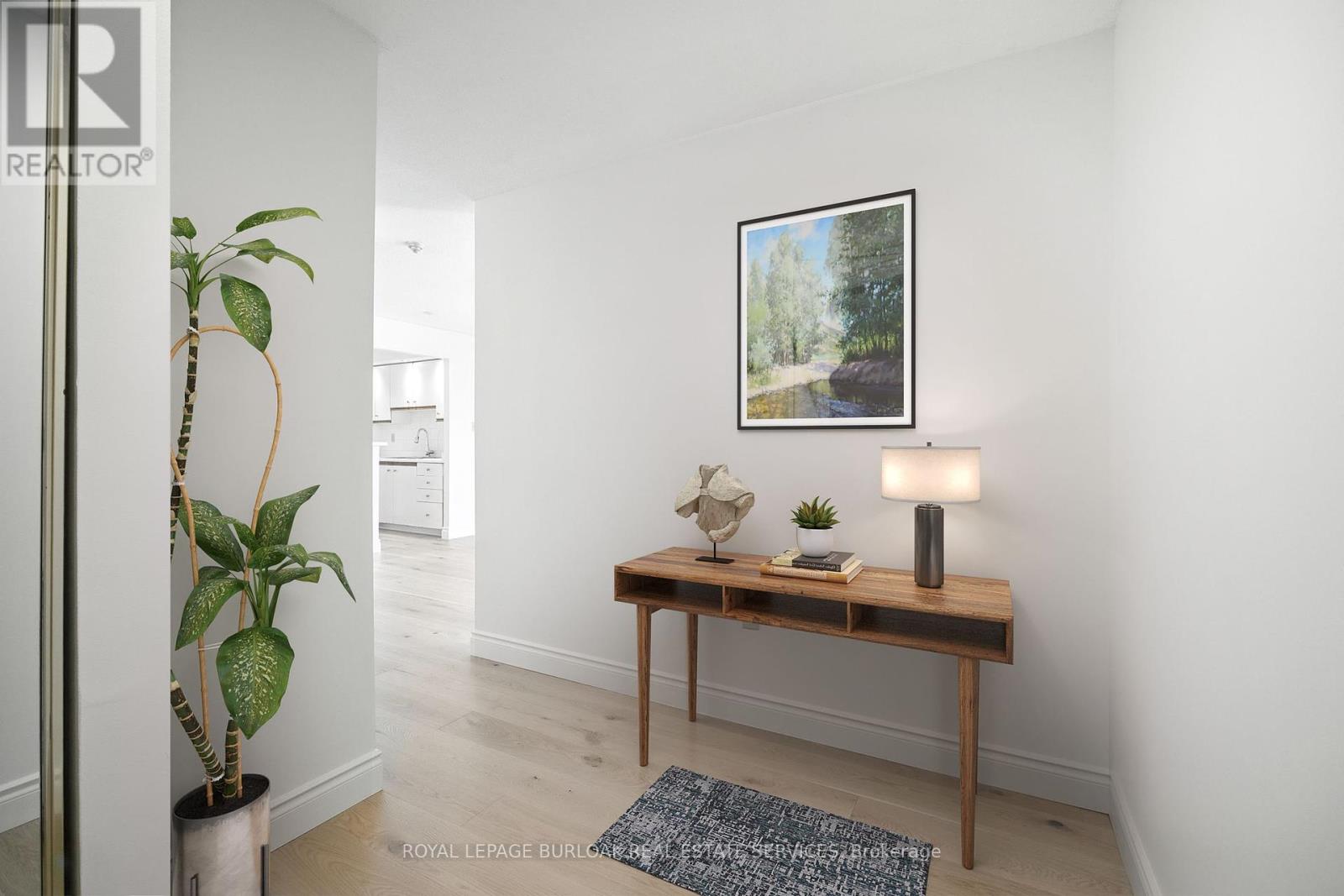 Photo 3 of 101 5070 Pinedale Avenue, Burlington ON
