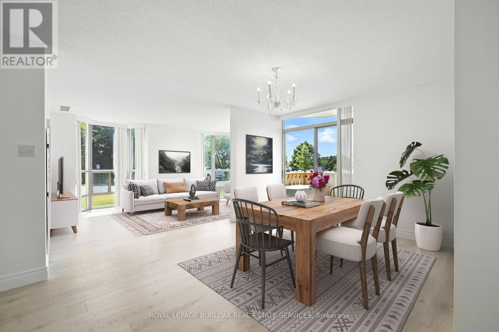 Photo 4 of 101 5070 Pinedale Avenue, Burlington ON