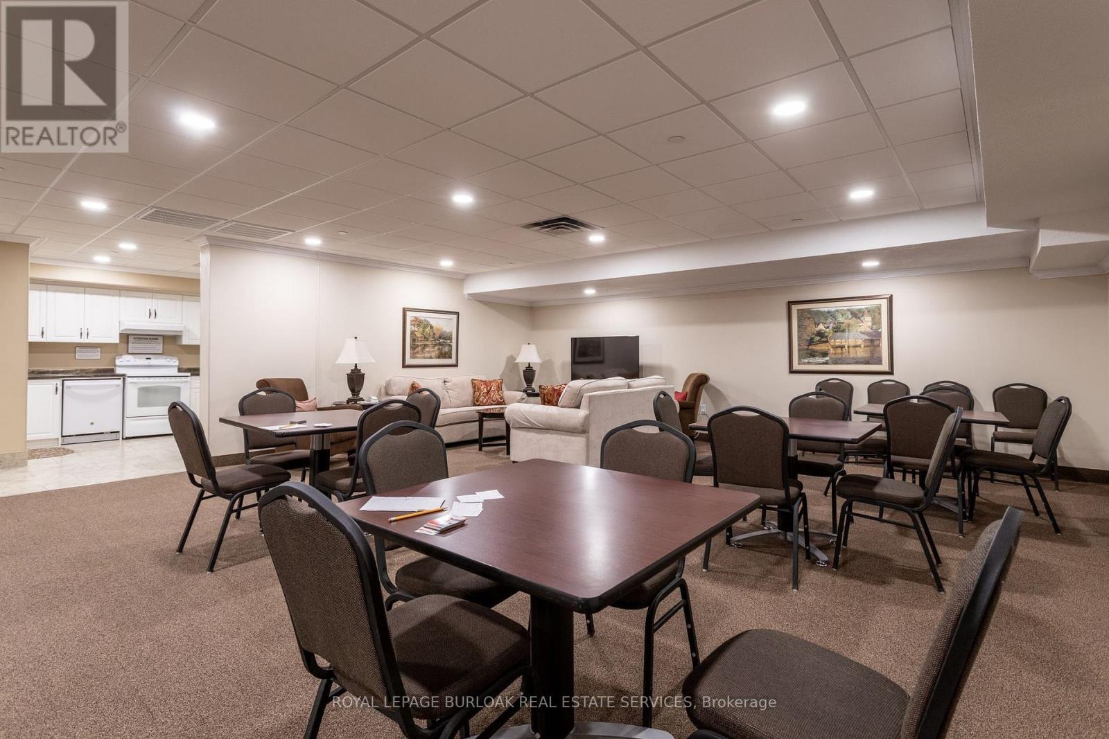 Photo 41 of 101 5070 Pinedale Avenue, Burlington ON