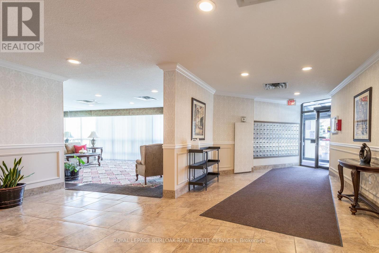 Photo 42 of 101 5070 Pinedale Avenue, Burlington ON