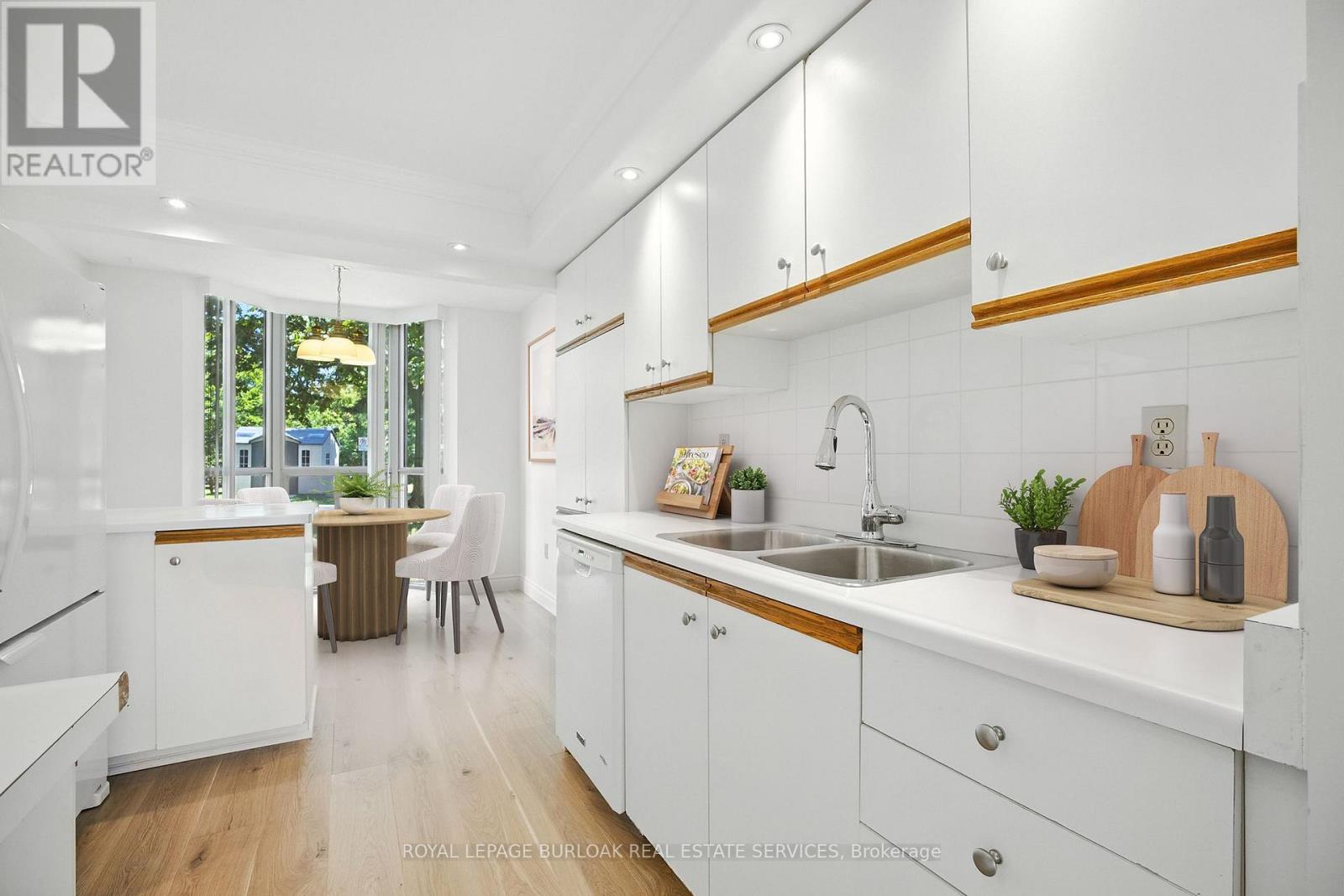 Photo 7 of 101 5070 Pinedale Avenue, Burlington ON