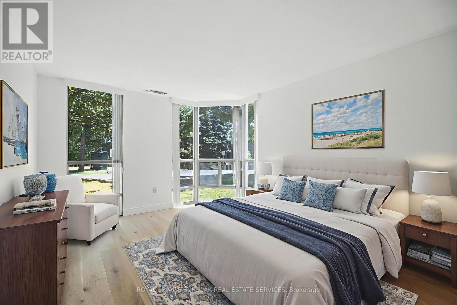 Photo 8 of 101 5070 Pinedale Avenue, Burlington ON