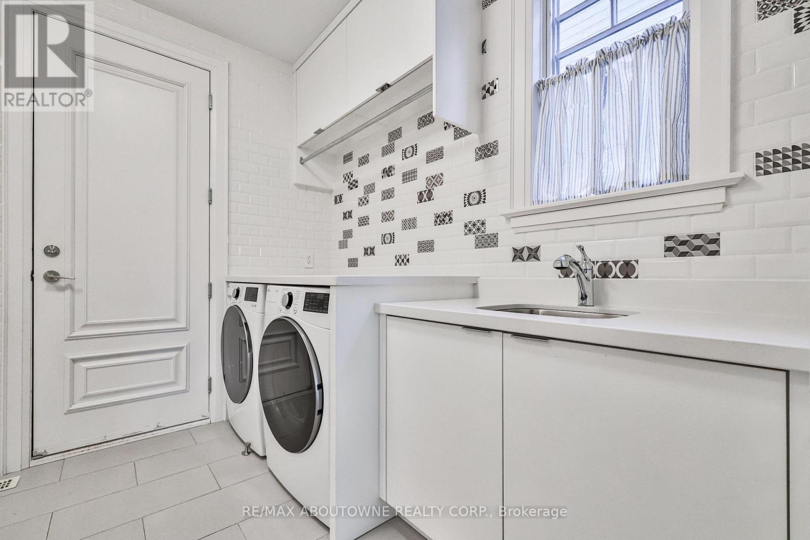 Photo 13 of 283 Jennings Crescent, Oakville ON