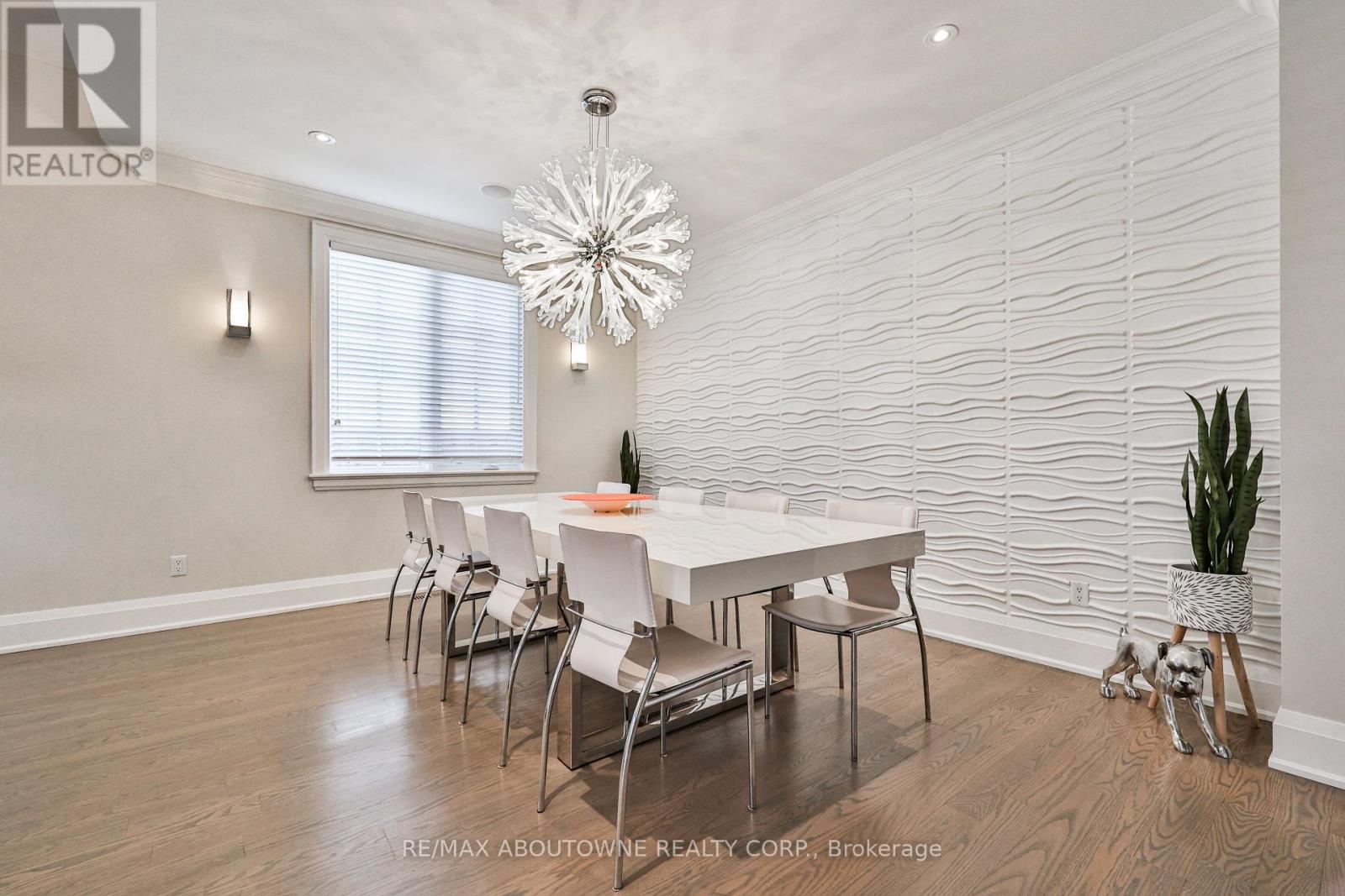 Photo 32 of 283 Jennings Crescent, Oakville ON