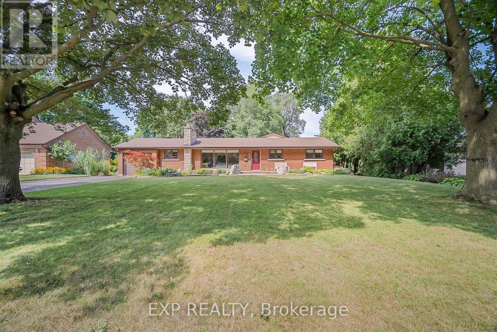 Photo 1 of 15 Hawthorne Road, Cambridge ON