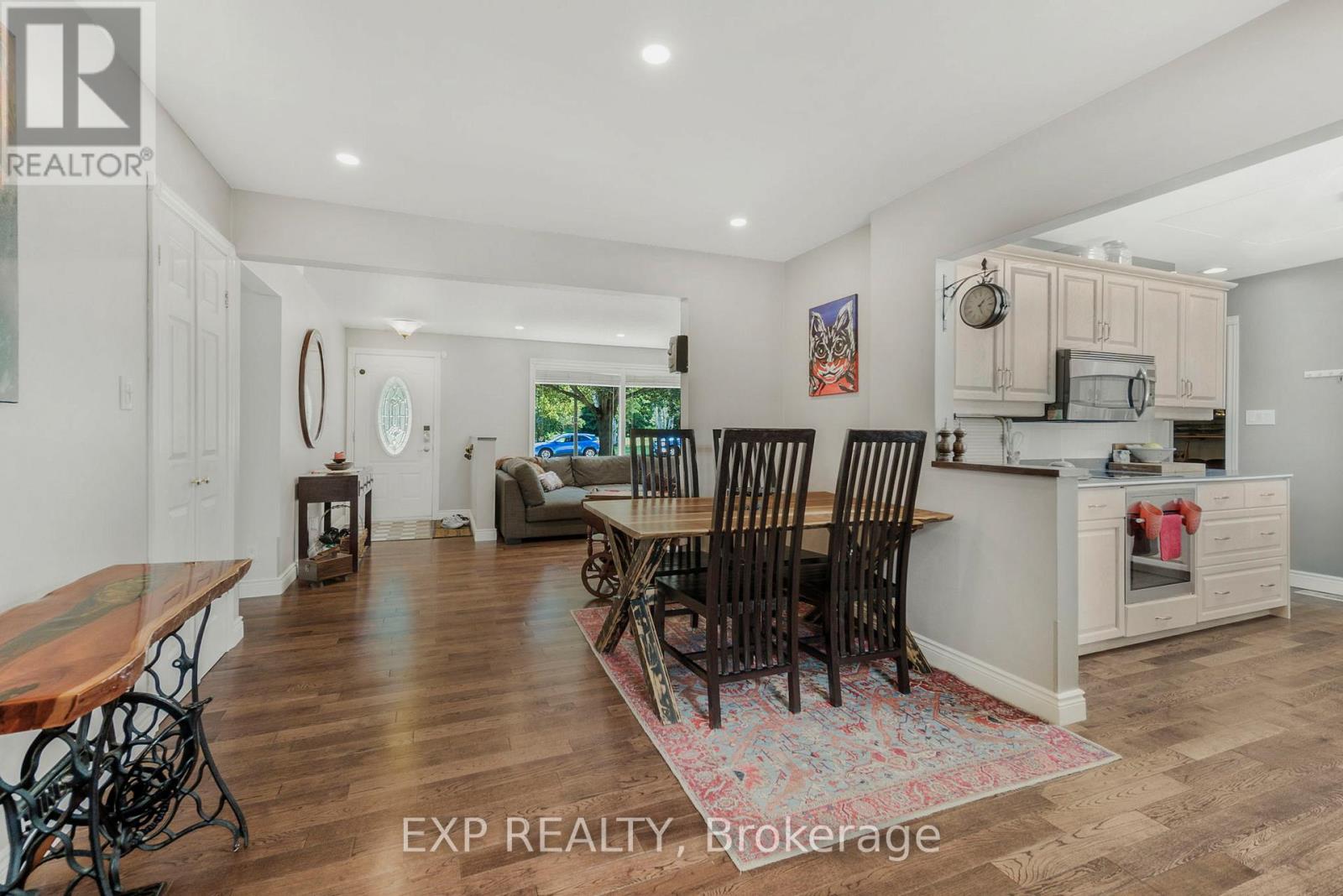 Photo 10 of 15 Hawthorne Road, Cambridge ON