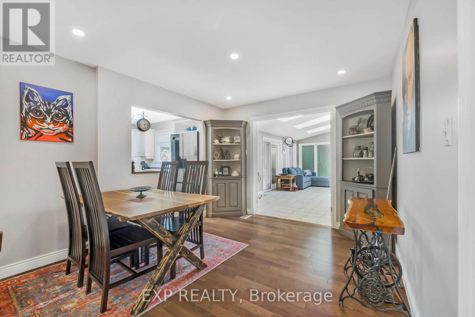 Photo 11 of 15 Hawthorne Road, Cambridge ON