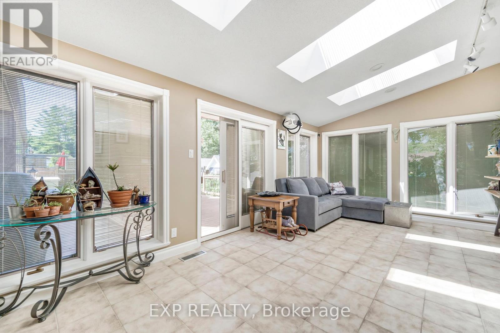Photo 12 of 15 Hawthorne Road, Cambridge ON