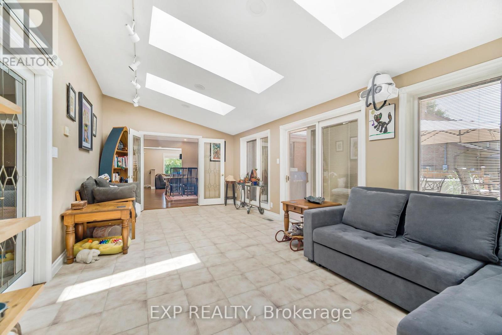 Photo 13 of 15 Hawthorne Road, Cambridge ON
